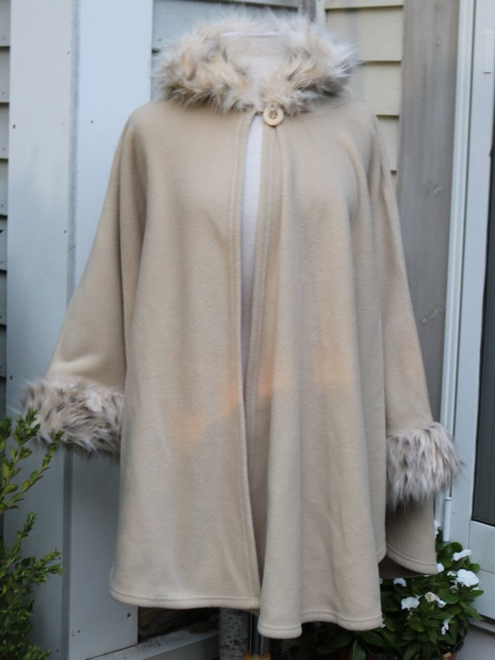 Parkhurst Tan Fleece Faux Fur Trim Hooded Open Poncho Sz ONESIZE